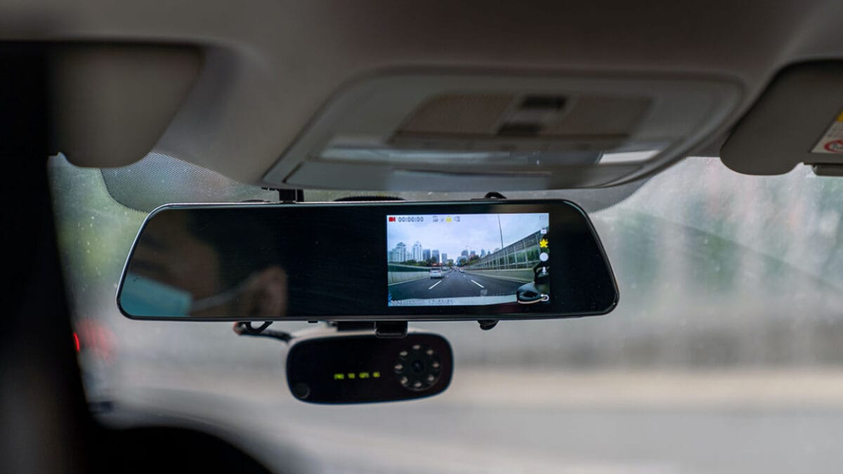 Dashcam benefits can offer more than just improved driver safety. Click to learn more about the importance of introducing dashcams to fleets.